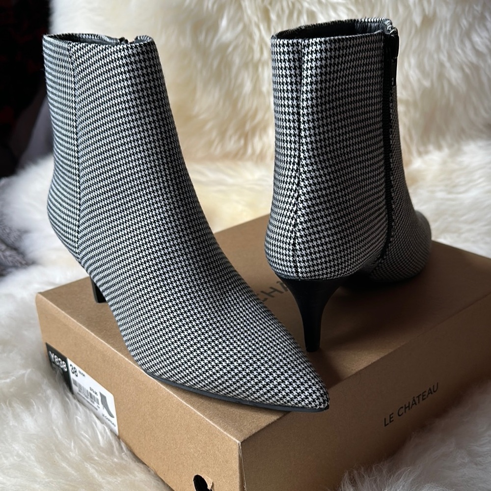 New Le Chateau Black  White Heeled Boots with Houndstooth Pattern fall sexy